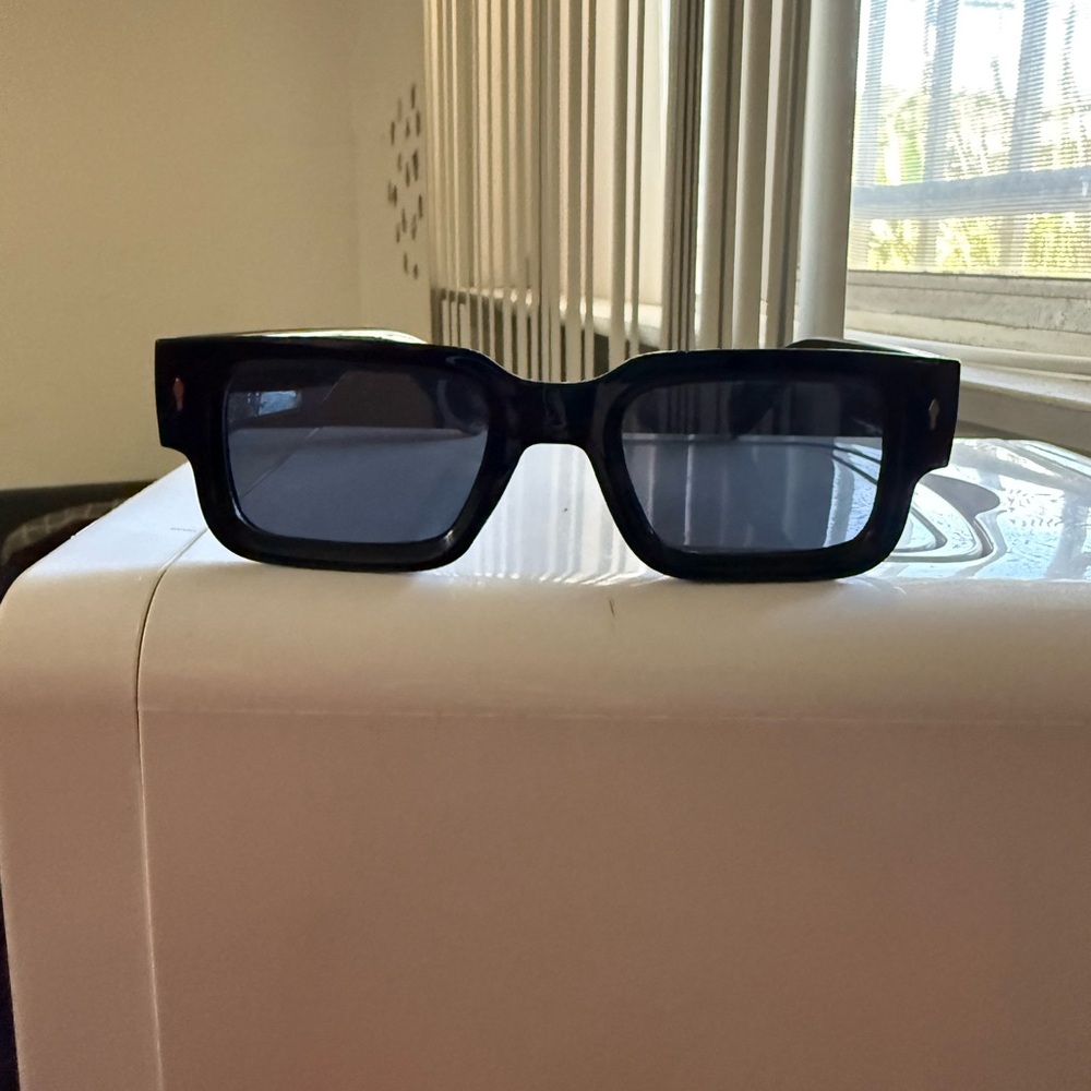 Stylish Black Rectangular Sunglasses - image 6